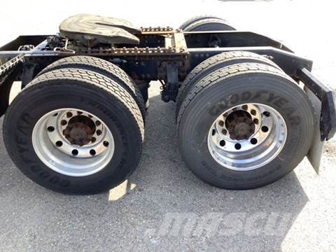 Mack CXU (PINNACLE) Truck Tractor Units