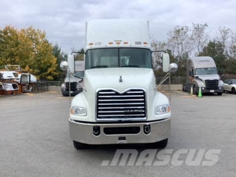 Mack CXU (PINNACLE) Truck Tractor Units
