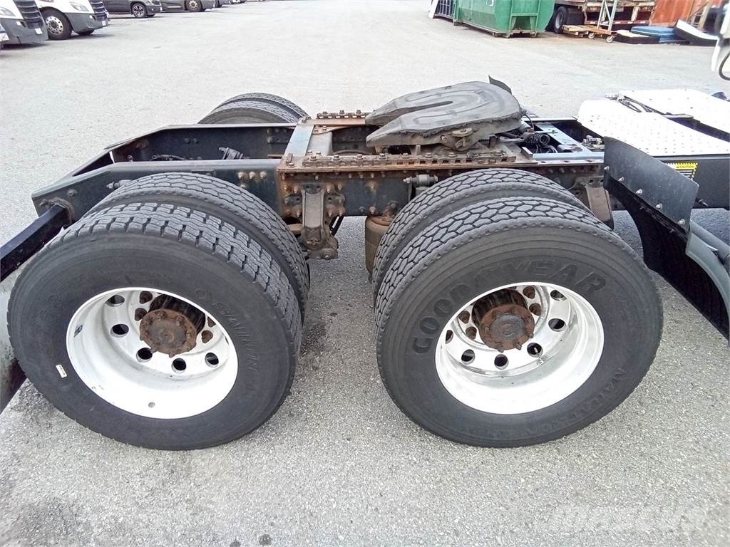 Mack CXU (PINNACLE) Truck Tractor Units