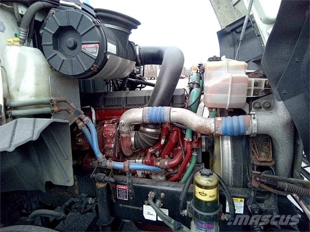 Mack CXU (PINNACLE) Truck Tractor Units