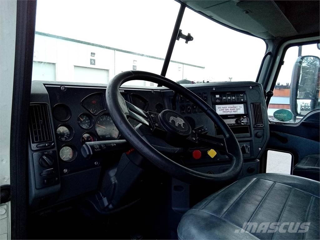 Mack CXU (PINNACLE) Truck Tractor Units