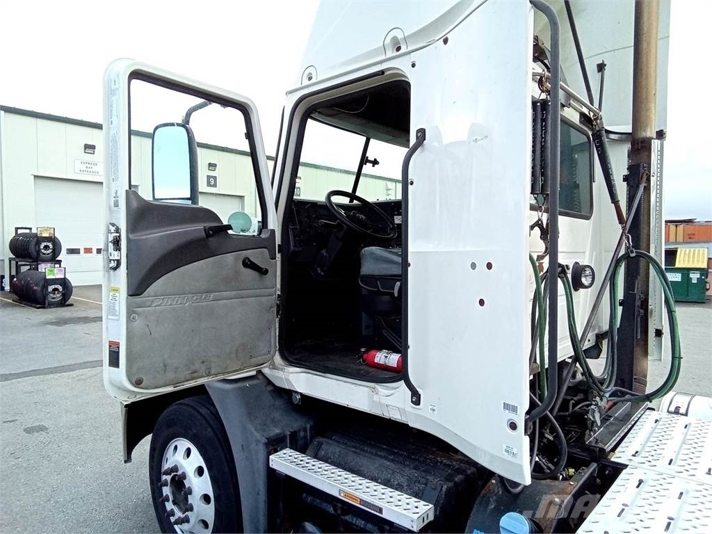 Mack CXU (PINNACLE) Truck Tractor Units