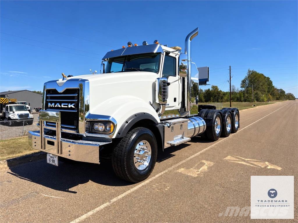 Mack Titan Vilcēji