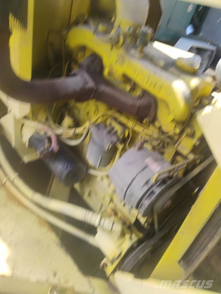 Perkins 4.236 エンジン