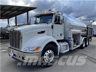 Peterbilt 384 油罐车