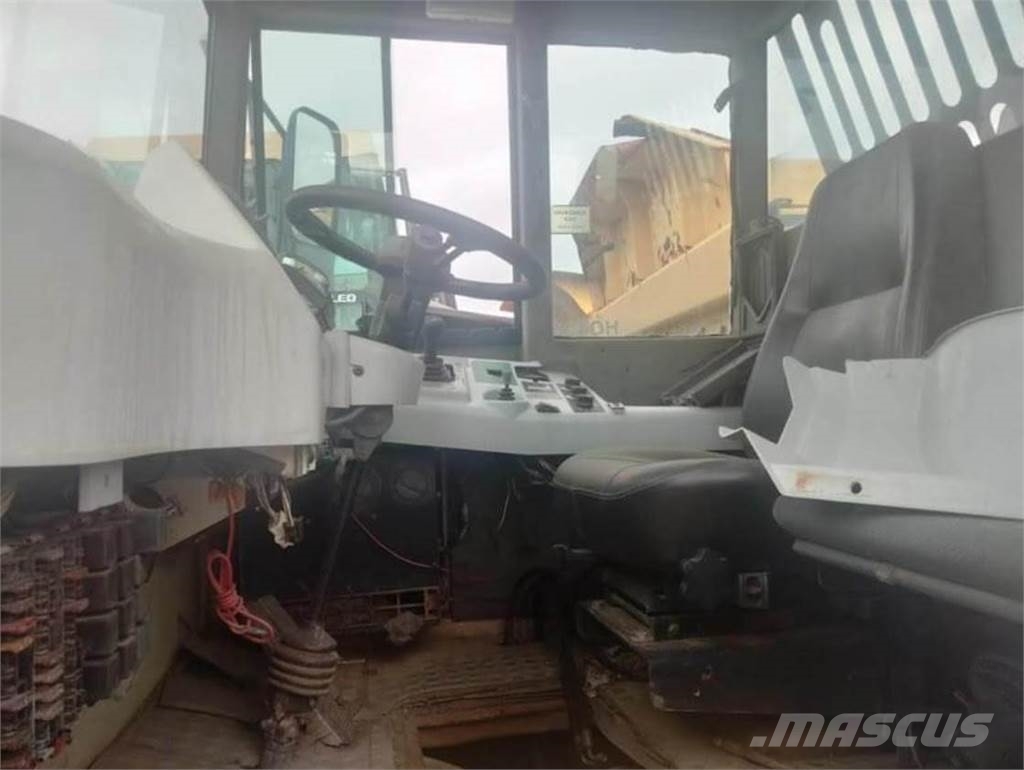 Terex TA30 Панельні фургони