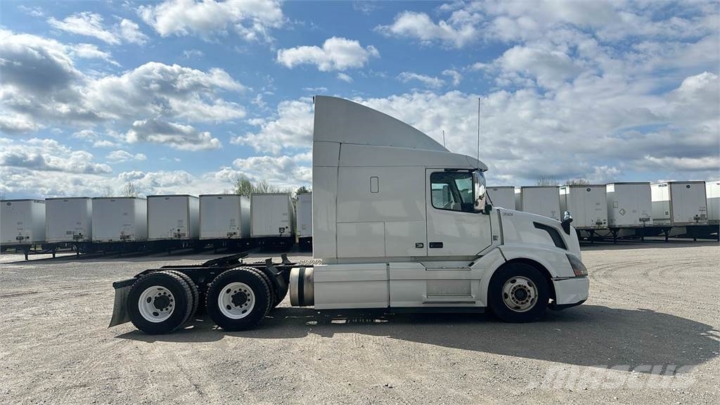 Volvo VNL 740 Trekkers