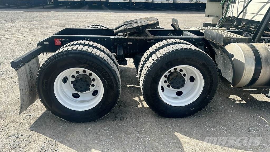 Volvo VNL 740 Trekkers