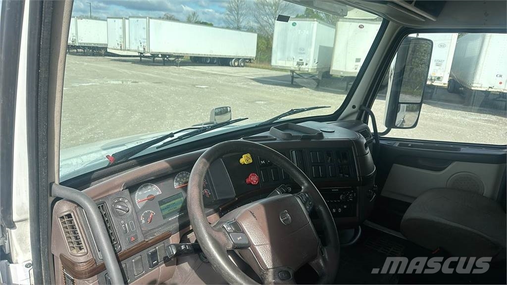 Volvo VNL 740 Trekkers