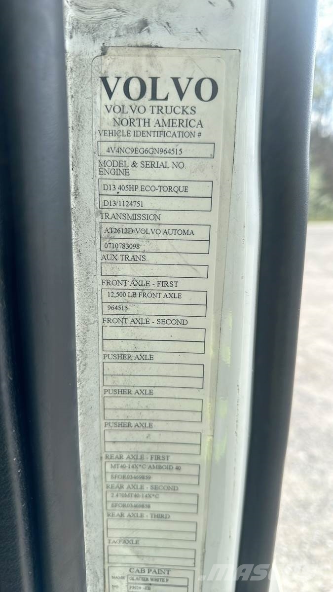 Volvo VNL 740 Trekkers