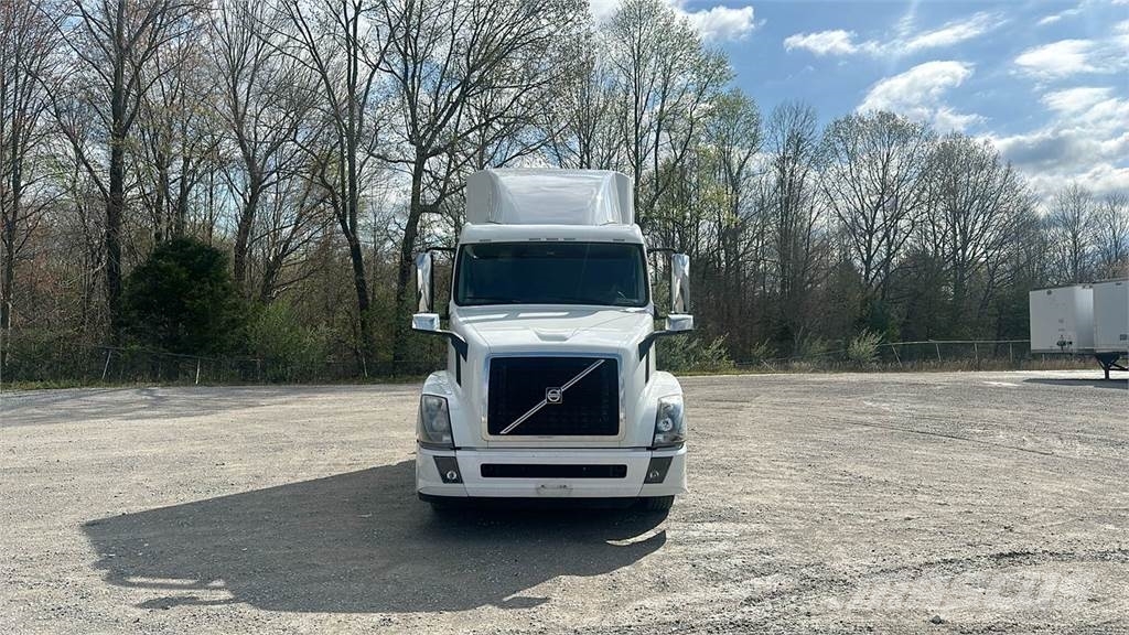 Volvo VNL 740 Trekkers