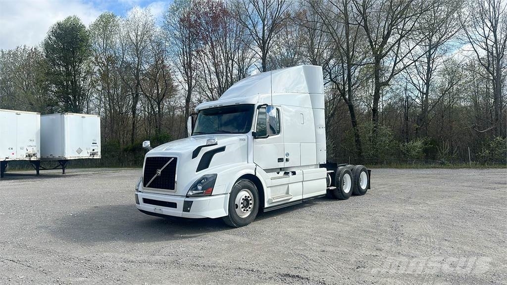 Volvo VNL 740 Trekkers