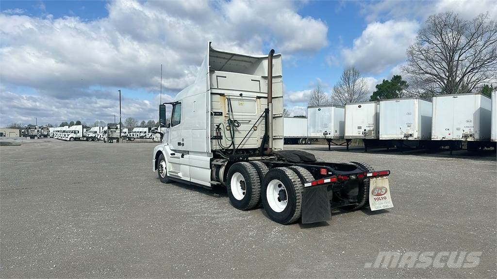Volvo VNL 740 Trekkers