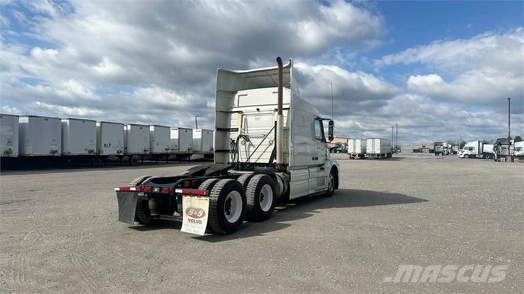 Volvo VNL 740 Trekkers