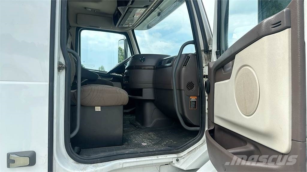 Volvo VNL 740 Trekkers