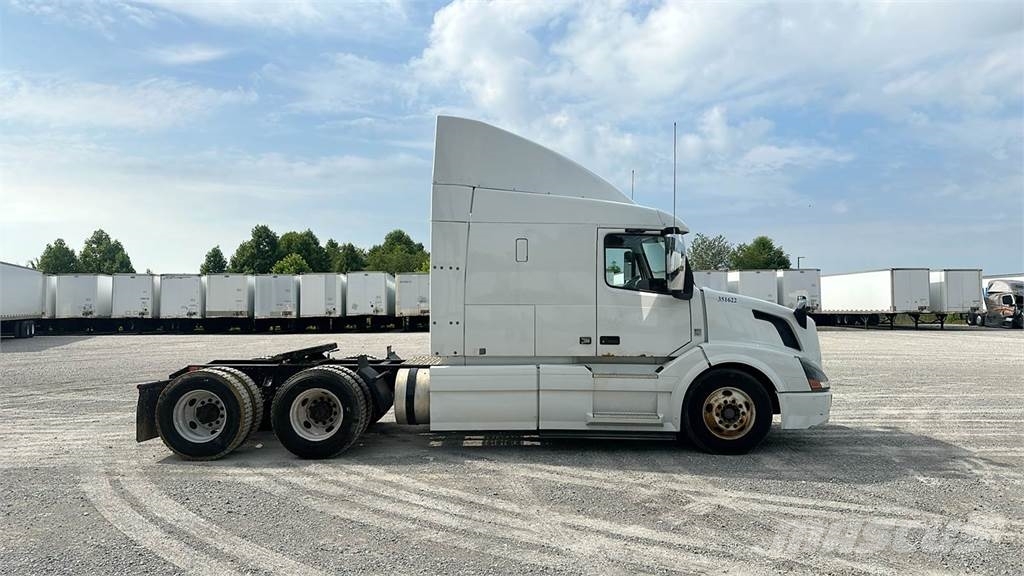 Volvo VNL 740 Trekkers