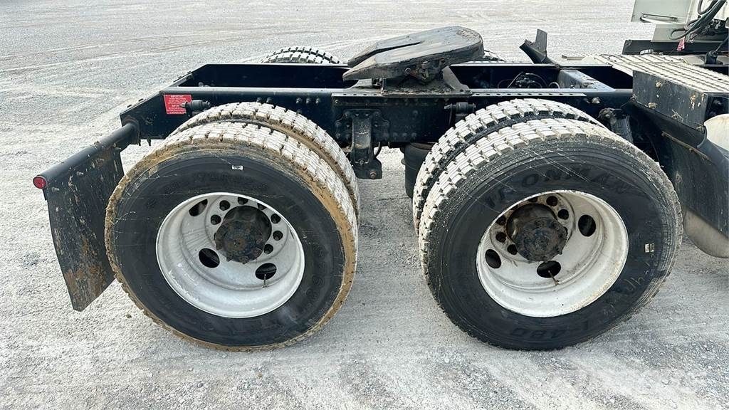Volvo VNL 740 Trekkers