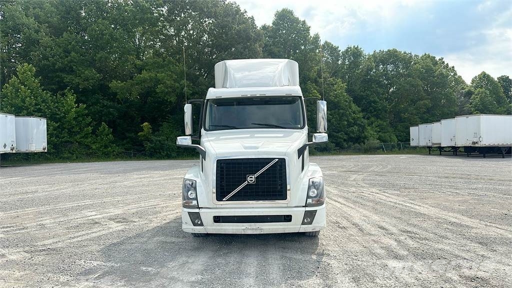 Volvo VNL 740 Trekkers