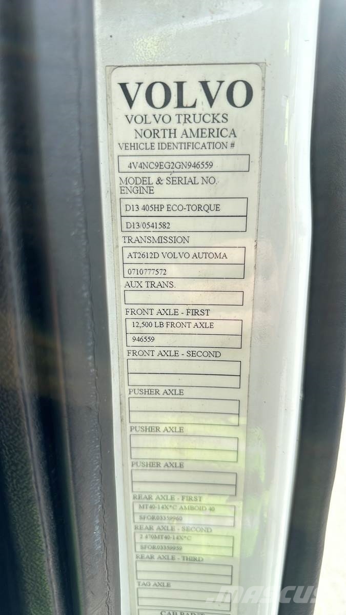 Volvo VNL 740 Trekkers
