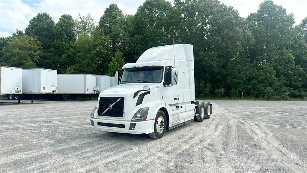 Volvo VNL 740 Trekkers