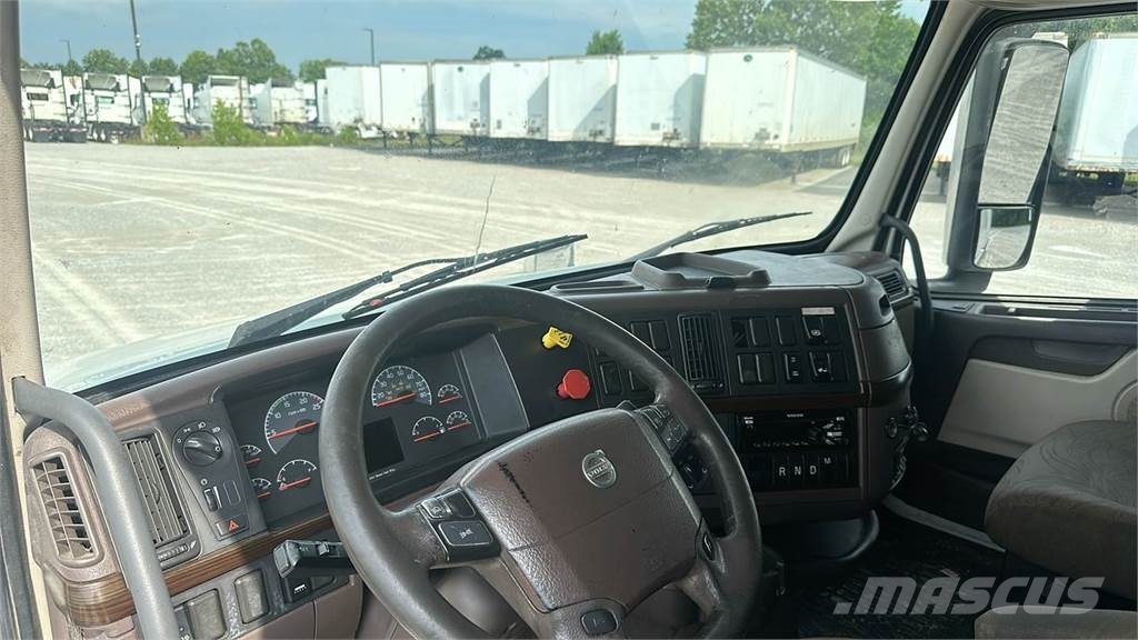 Volvo VNL 740 Trekkers
