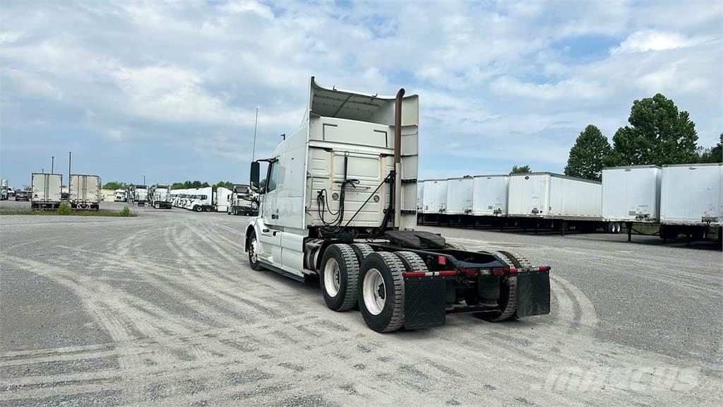 Volvo VNL 740 Trekkers