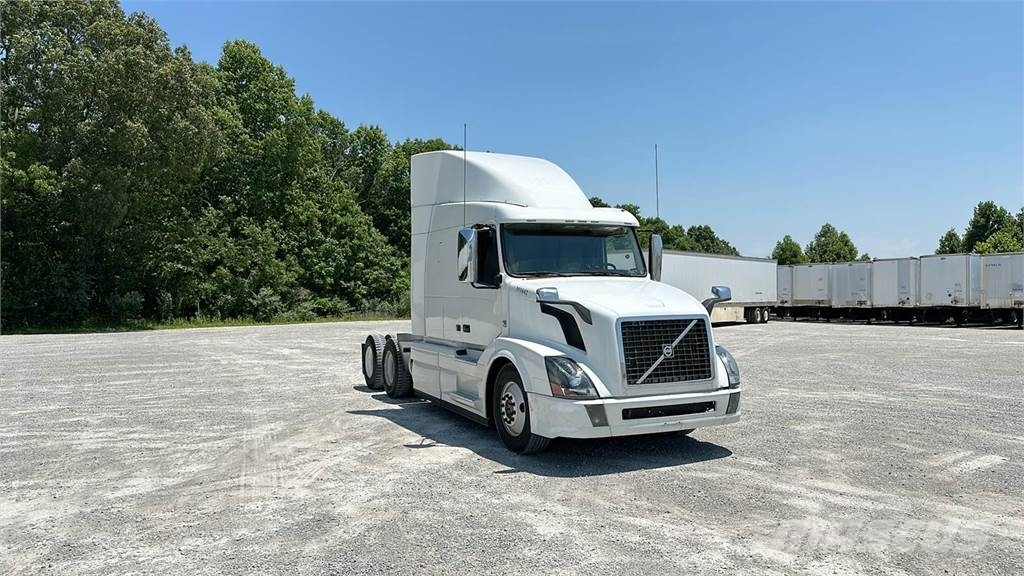 Volvo VNL 740 Trekkers