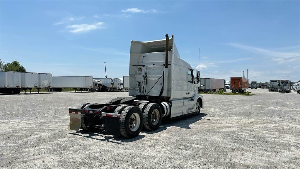 Volvo VNL 740 Trekkers