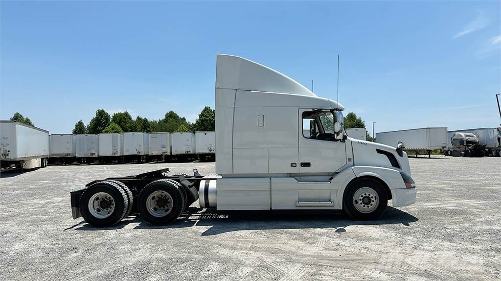 Volvo VNL 740 Trekkers