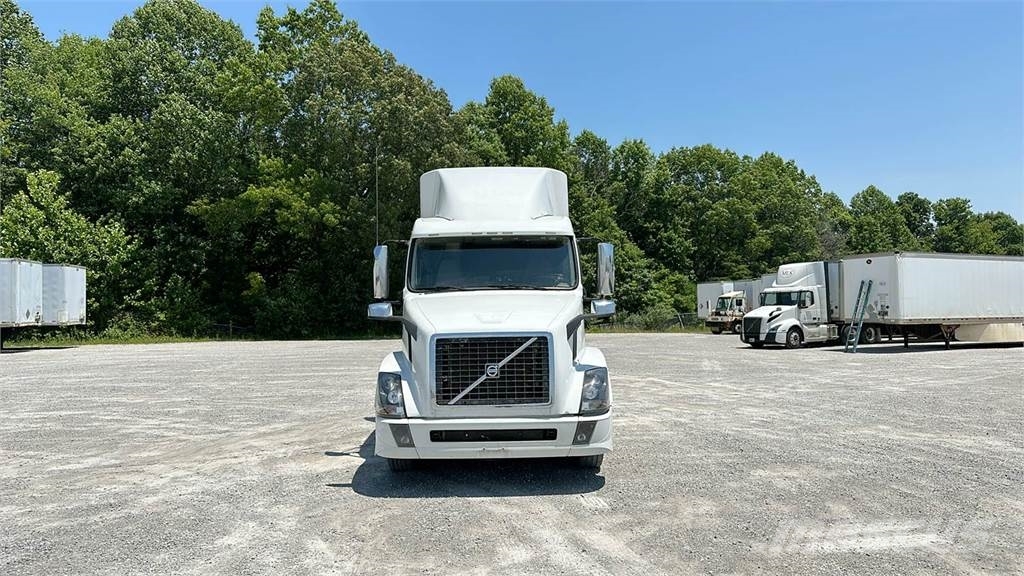 Volvo VNL 740 Trekkers