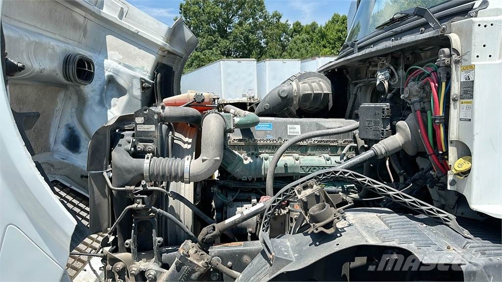 Volvo VNL 740 Trekkers