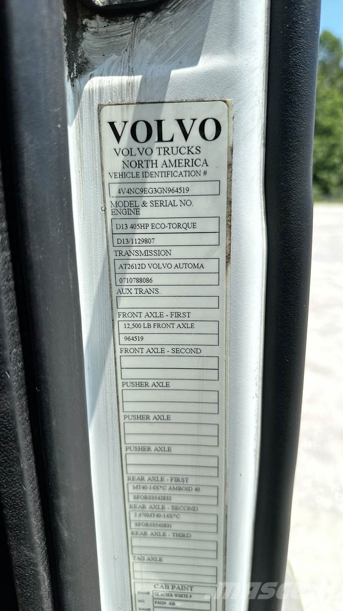 Volvo VNL 740 Trekkers