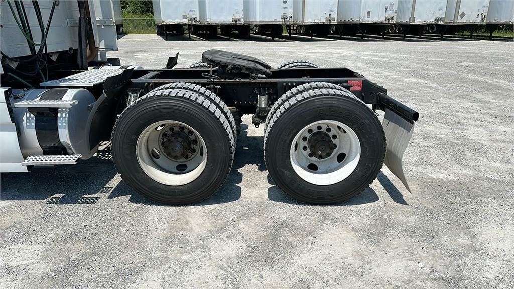 Volvo VNL 740 Trekkers
