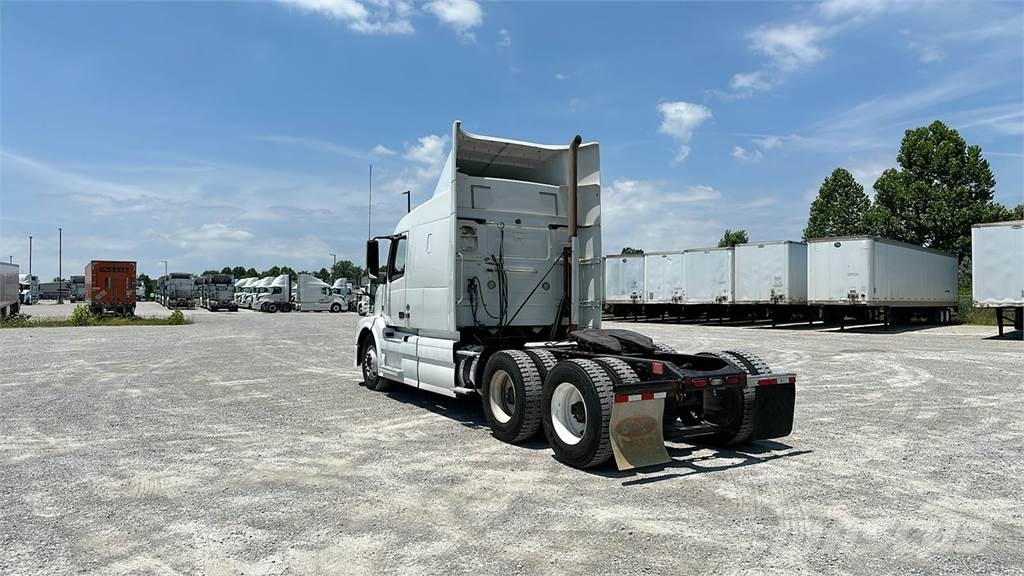 Volvo VNL 740 Trekkers