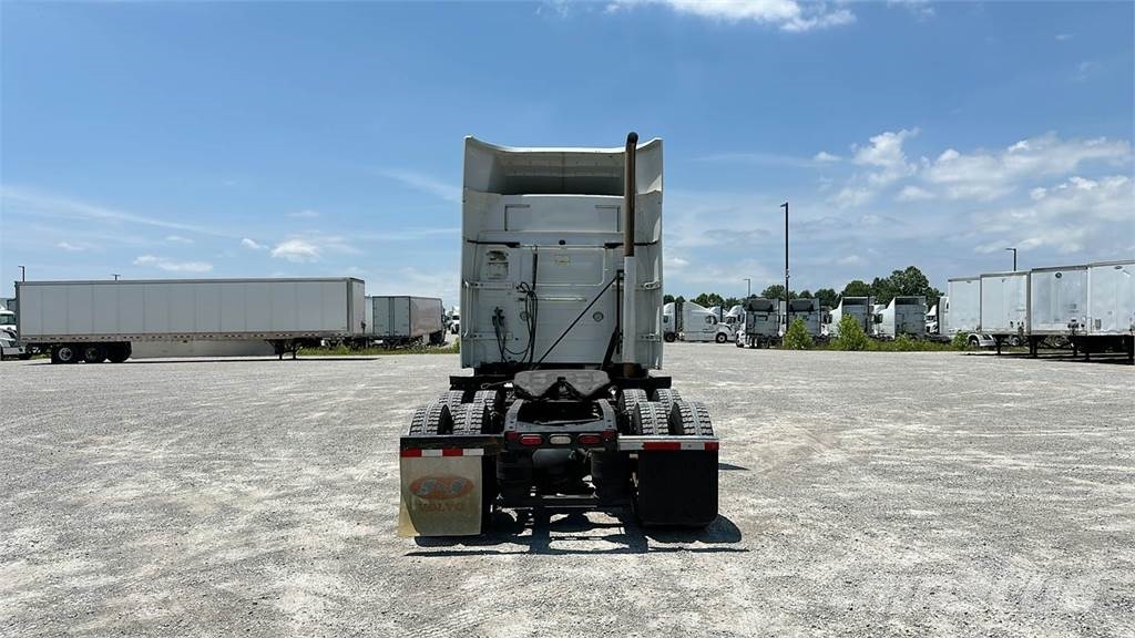 Volvo VNL 740 Trekkers