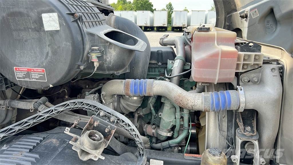 Volvo VNL 740 Vilcēji