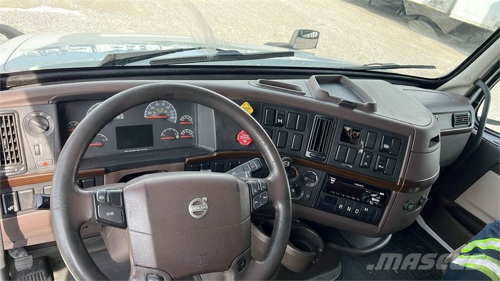 Volvo VNL 740 Vilcēji