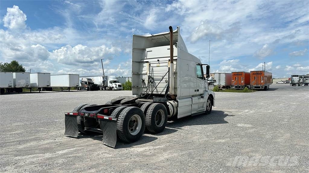 Volvo VNL 740 Trekkers