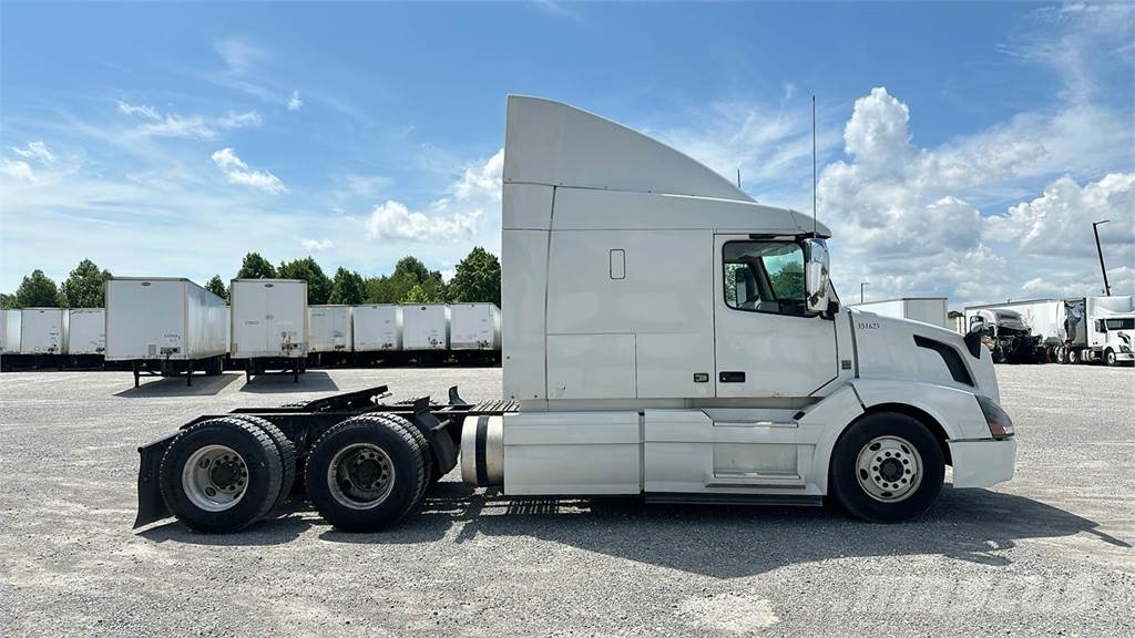 Volvo VNL 740 Trekkers