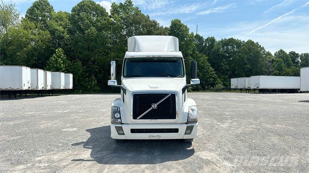 Volvo VNL 740 Trekkers