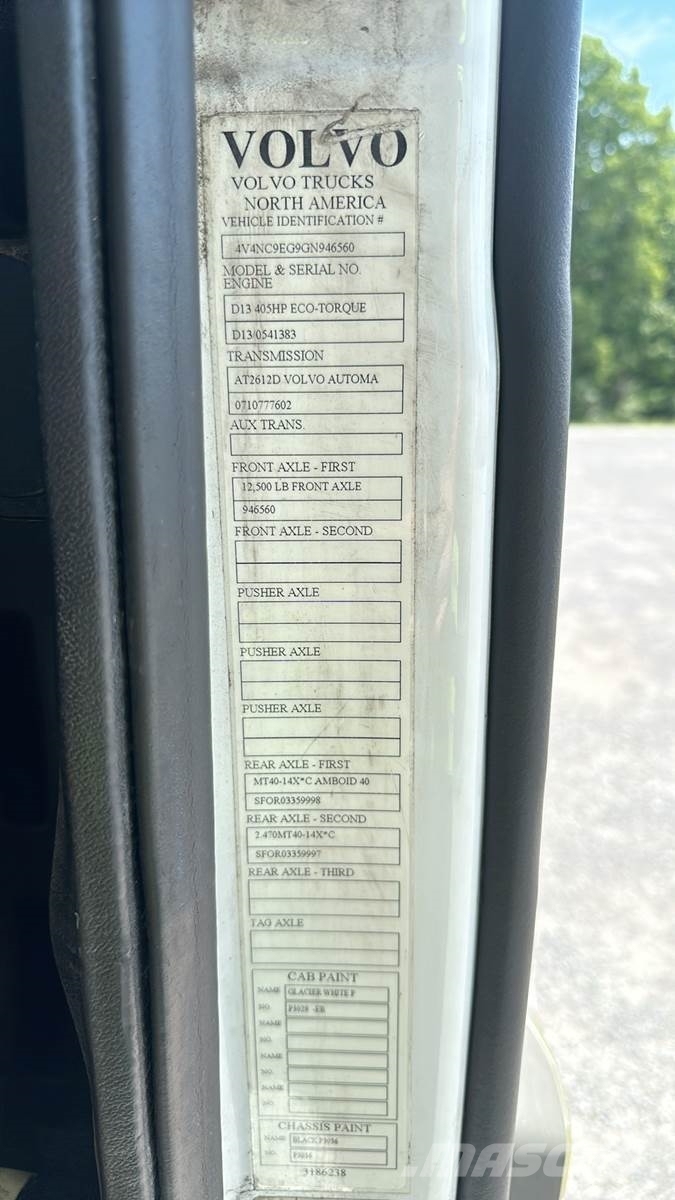 Volvo VNL 740 Trekkers