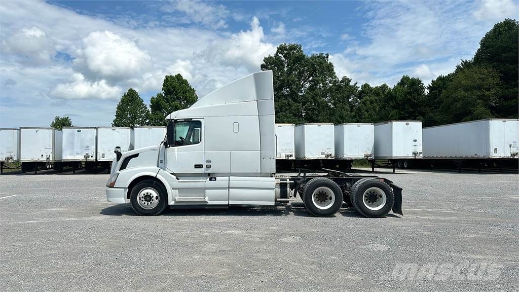 Volvo VNL 740 Trekkers