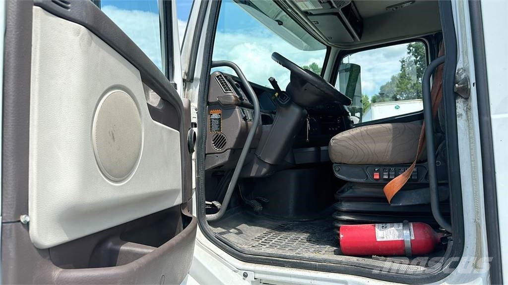 Volvo VNL 740 Trekkers
