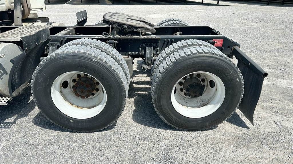 Volvo VNL 740 Trekkers