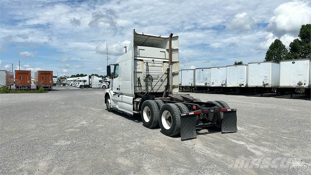 Volvo VNL 740 Trekkers