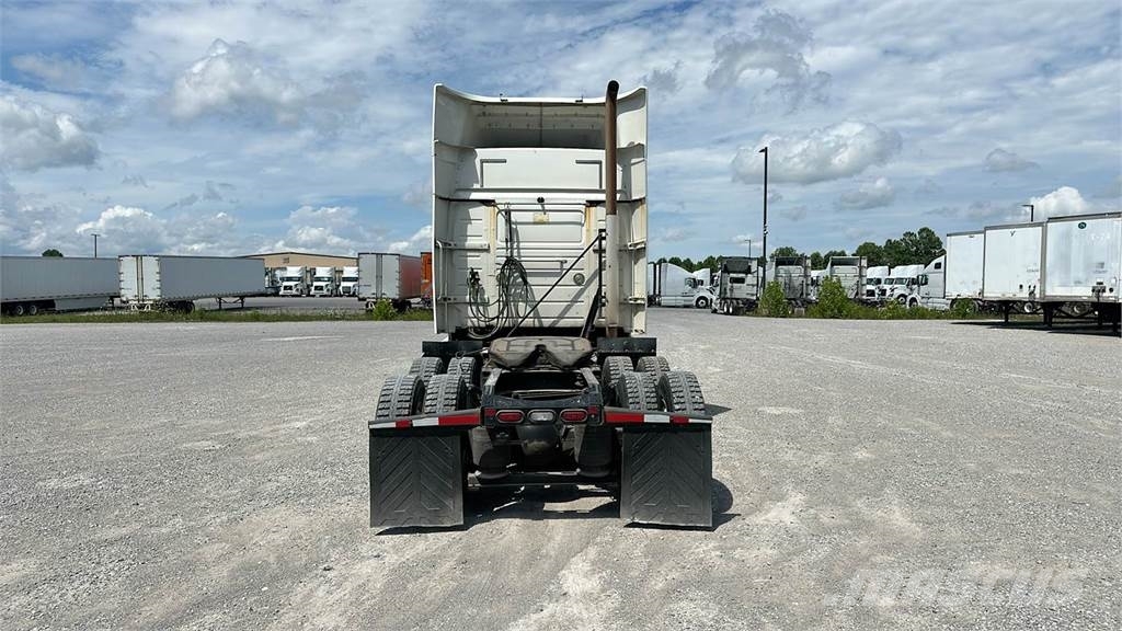 Volvo VNL 740 Trekkers