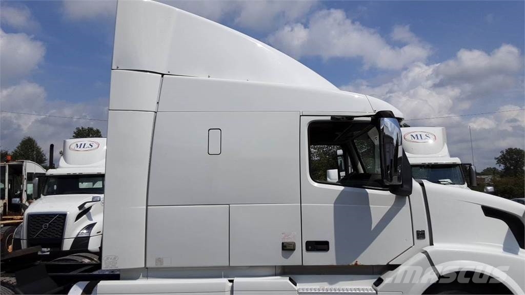 Volvo VNL 740 Trekkers