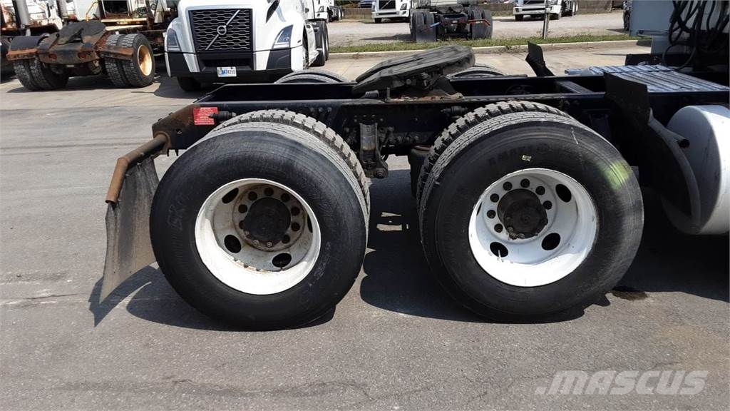 Volvo VNL 740 Trekkers