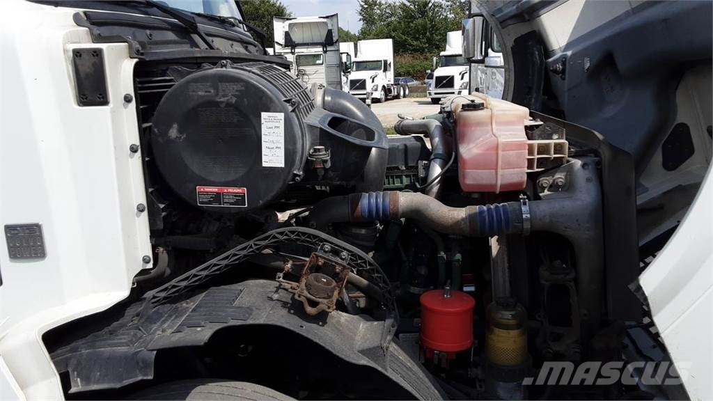 Volvo VNL 740 Trekkers