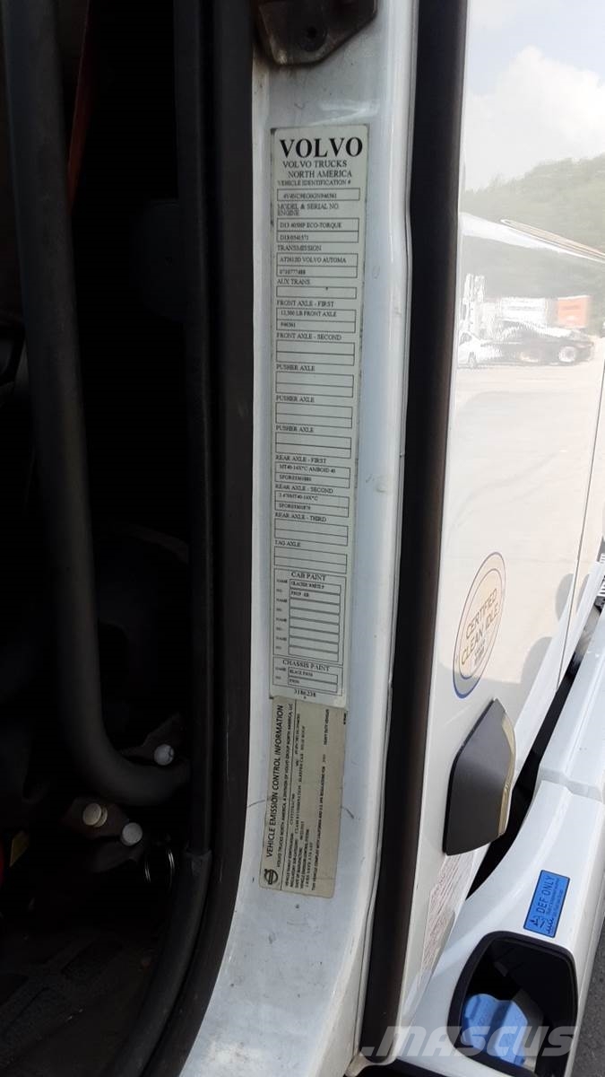Volvo VNL 740 Trekkers